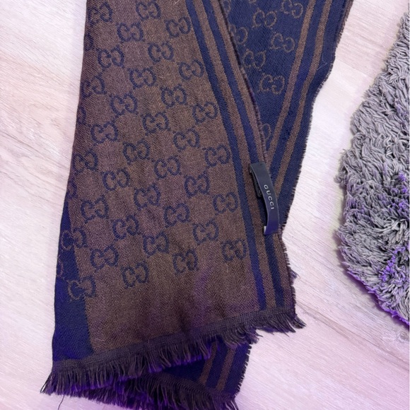 Gucci Brown and Blue Monogram Scarf - Picture 2 of 2